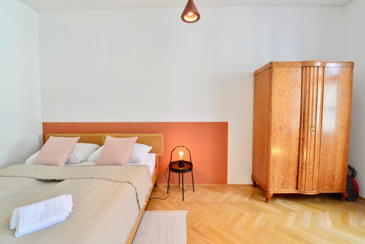 Beautiful Flat Next To Karlskirche Viena Exterior foto