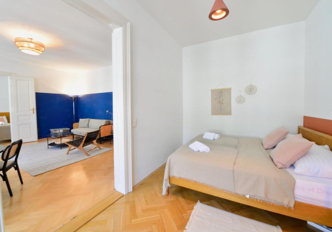 Beautiful Flat Next To Karlskirche Viena Exterior foto